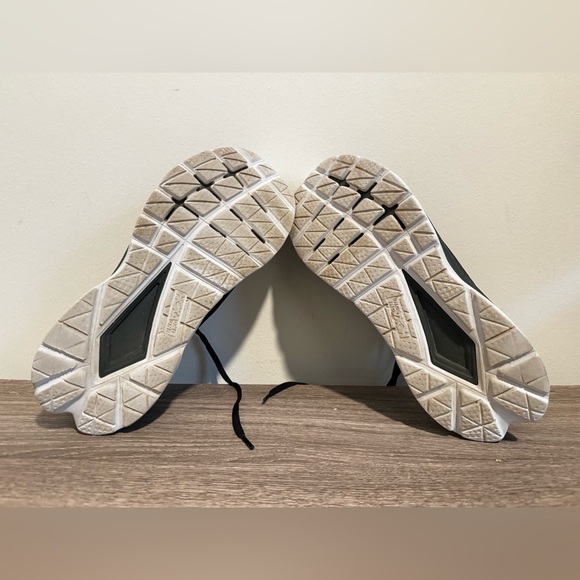 HOKA ONE ONE Mach 4 'Black Dark Shadow' 1113528-BDSD
Men’s 9D - Picture 13 of 13